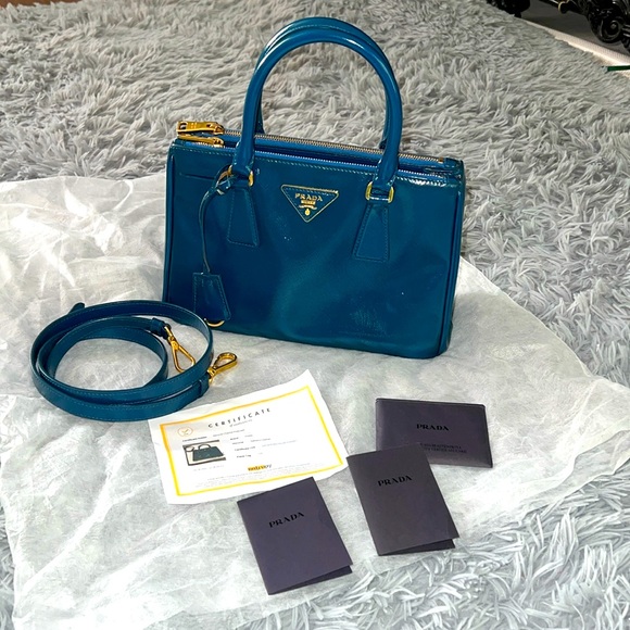 Prada Handbags - Prada saffiano leather bag